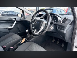 /photos/9825/c3cccc57-7b53-d6ec-5be4-c33761783878_i320x240.jpg
